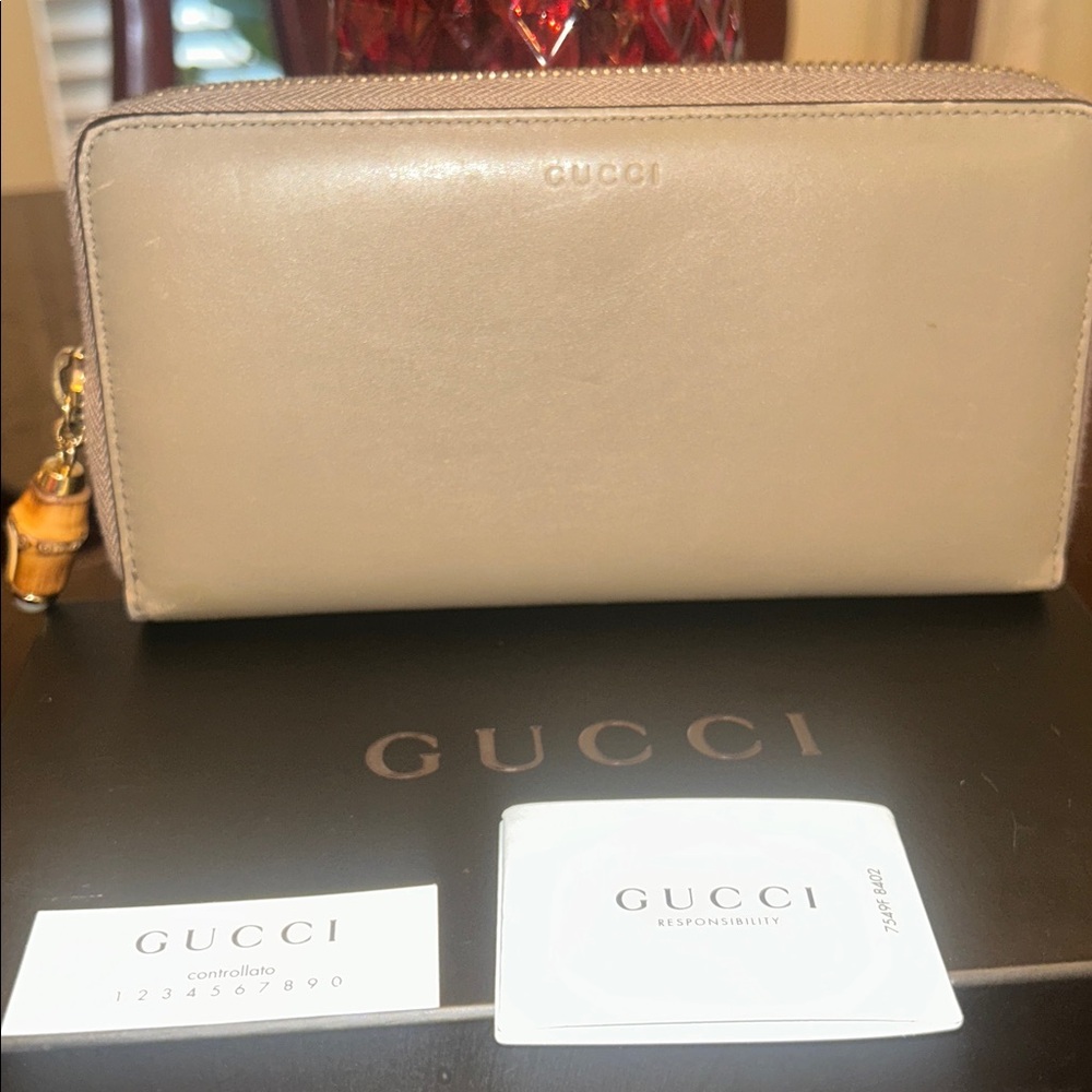 ❌Sold❌🥳Gucci Light Brown Leather Zip Wallet - Picture 3 of 7
